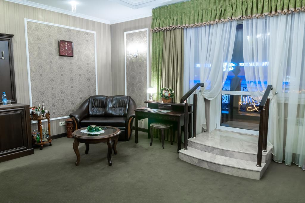 Park Hotel Zamkovy Gomel Exterior photo